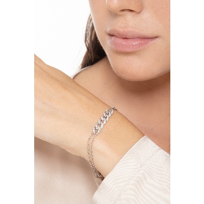 18k white gold bracelet with iced out section in diamonds