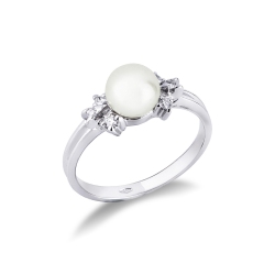 White gold 18k ring with pearl of about and three diamonds each side 