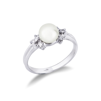 White gold 18k ring with pearl of about and three diamonds each side 