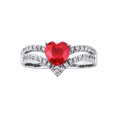 18k white gold ring with a central ruby heart cut and diamonds 