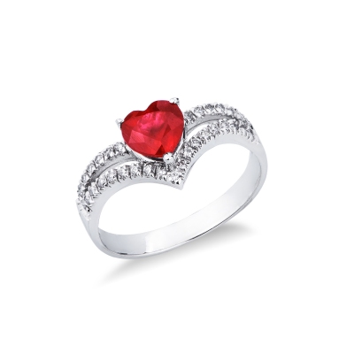 18k white gold ring with a central ruby heart cut and diamonds 