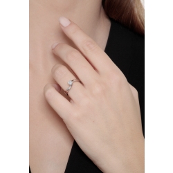 4 claw solitaire ring with a 0,30 ct diamond  2