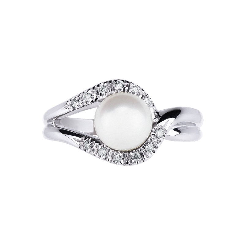 18k white gold ring with pearl and diamonds halo  18k white gold ring with pearl and diamonds halo