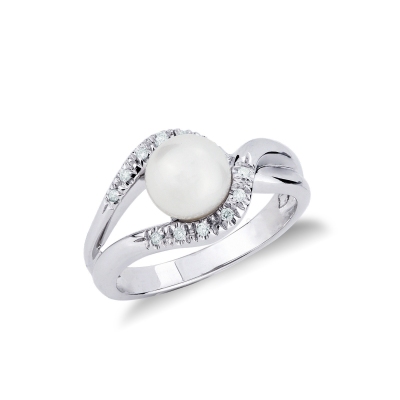 18k white gold ring with pearl and diamonds halo 