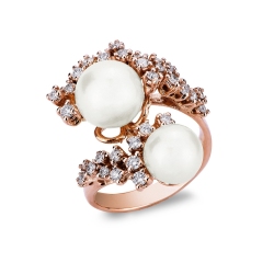 18k rosé gold ring with pearls and diamonds