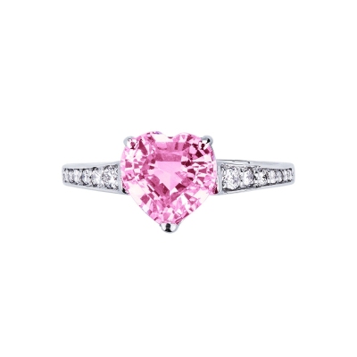 18k white gold ring with pink sapphire heart cut and diamonds shoulder set 