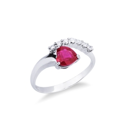 White gold 18k ring with central ruby heart cut and diamonds