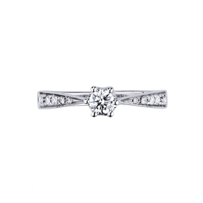 White gold 18k solitaire ring with diamonds 