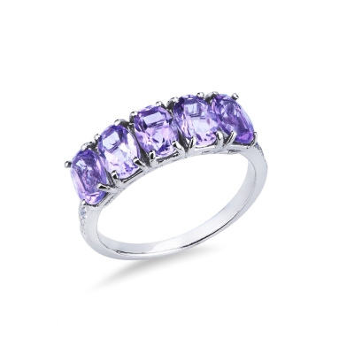 18k white gold ring with five amethysts oval cut and diamonds shoulder set