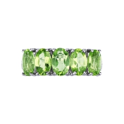 18k white gold ring with diamonds and peridots 2