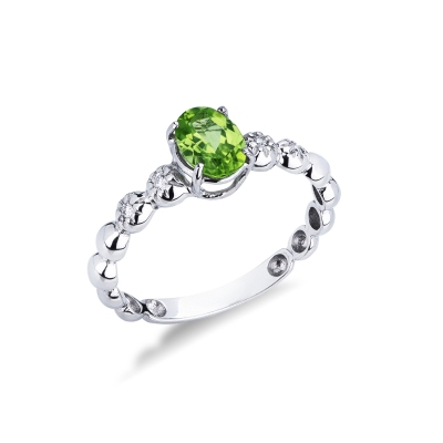 18k white gold ring with 4 lateral diamonds and central peridot