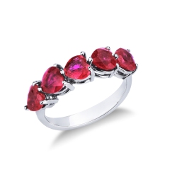 White gold 18k ring with rubies heart cut