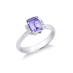 18k white gold ring with amethyst