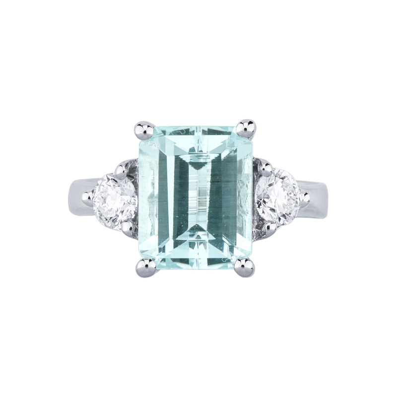 Ring in white gold 18k with rectangular aquamarine and diamonds Ring in white gold 18k with rectangular aquamarine and diamonds