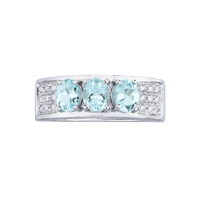 18K white gold ring with three aquamarine and diamonds