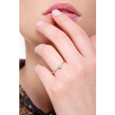6 claw solitaire diamond ring 0,25 ct white gold 18k 