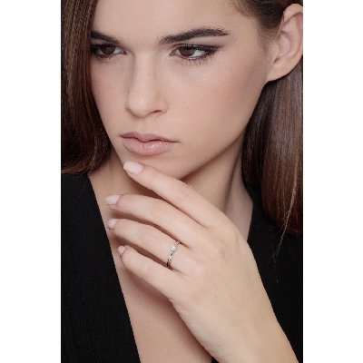 White gold 18k bezel solitaire with 0,20 ct diamond 