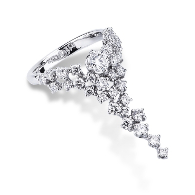 White gold 18k ring with diamonds in a waterfall effect