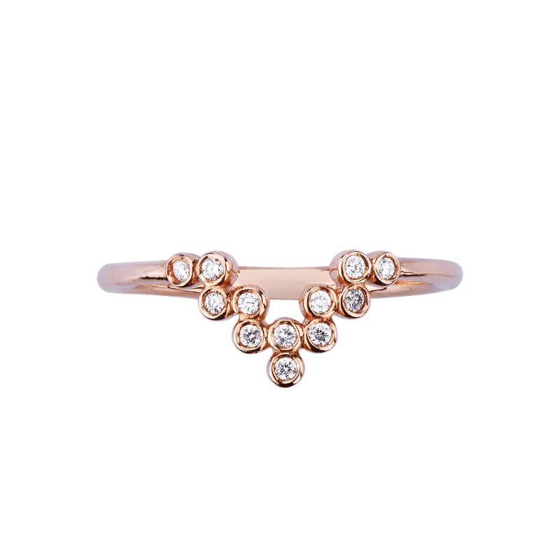 18k rosé gold ring v shaped with bezel diamonds 