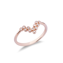 18k rosé gold ring v shaped with bezel diamonds