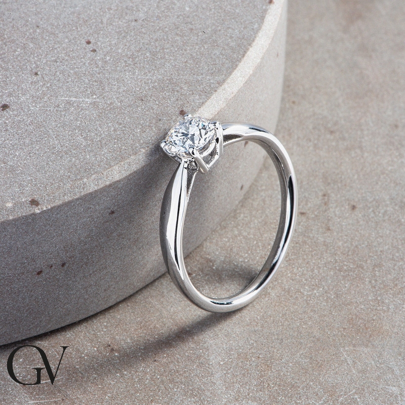 4 claw solitaire ring with 0,70 ct diamond  4 claw solitaire ring with 0,70 ct diamond