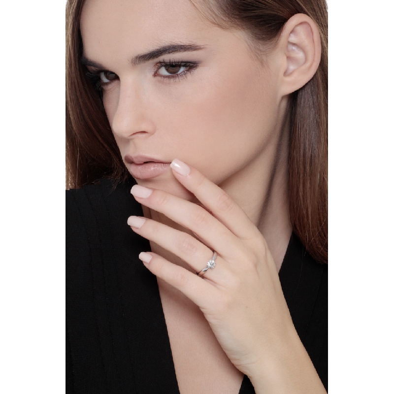 4 claw solitaire ring with 0,70 ct diamond  4 claw solitaire ring with 0,70 ct diamond