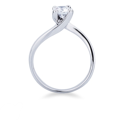 4 claw white gold 18k solitaire ring with a 0,70ct diamond 