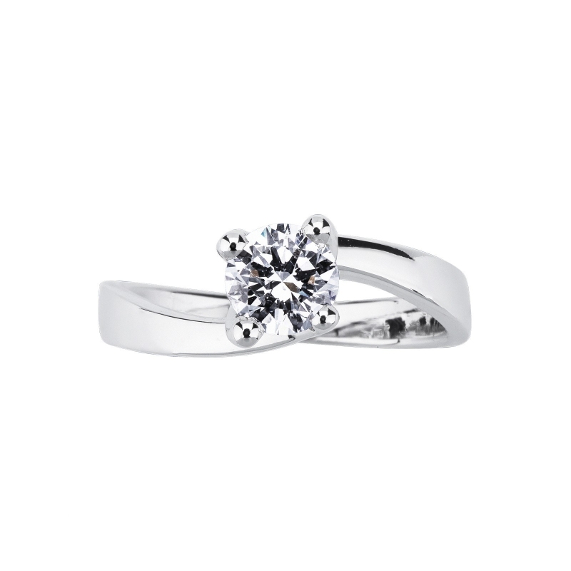 4 claw white gold 18k solitaire ring with a 0,70ct diamond 