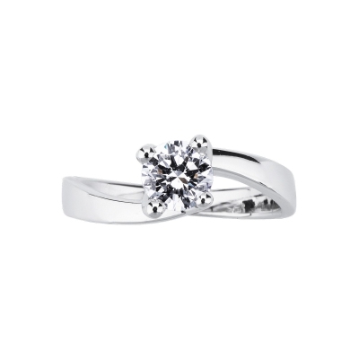 4 claw white gold 18k solitaire ring with a 0,70ct diamond 