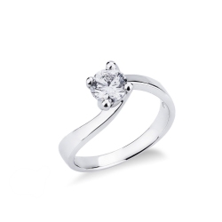 4 claw white gold 18k solitaire ring with a 0,70ct diamond