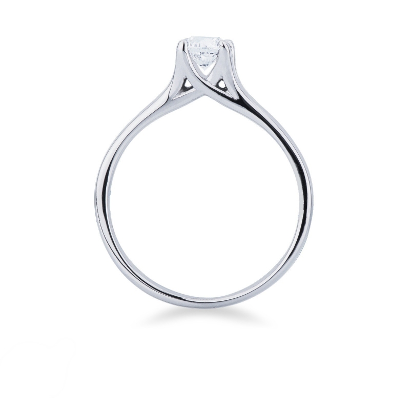 4 claw solitaire ring white gold 18k with a 0,40 ct diamond 4 claw solitaire ring white gold 18k with a 0,40 ct diamond