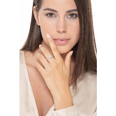 Solitaire type ring white gold 18k with diamonds and central diamond 0,70 ct