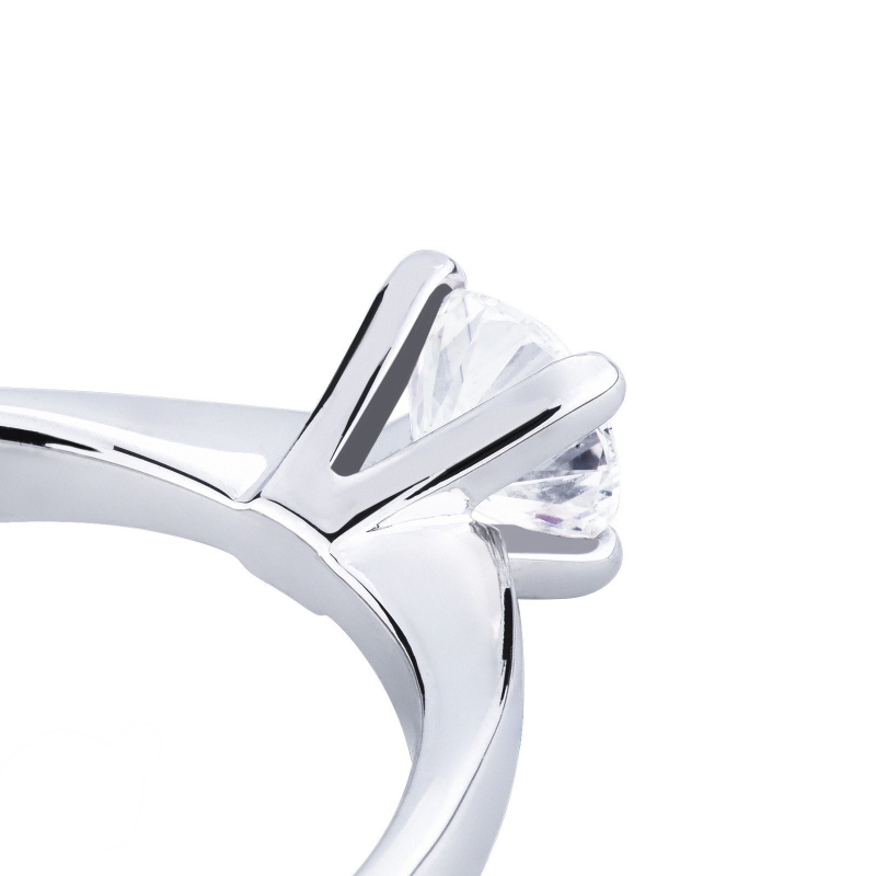 4 claw white gold 18k solitaire ring with a 0,90 ct diamond 