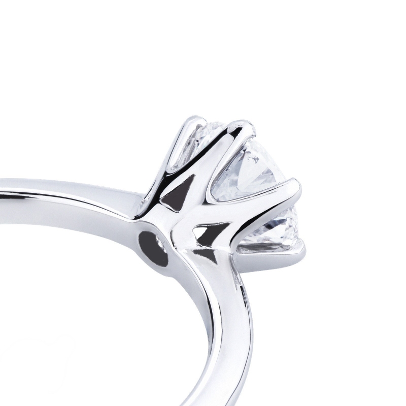 6 claw solitair ring with a 0,90 ct diamond  6 claw solitair ring with a 0,90 ct diamond