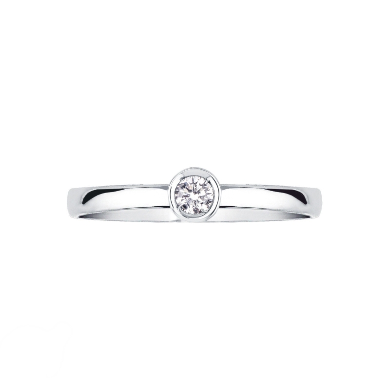 White gold 18k bezel solitaire diamond ring 0,10 ct White gold 18k bezel solitaire diamond ring 0,10 ct