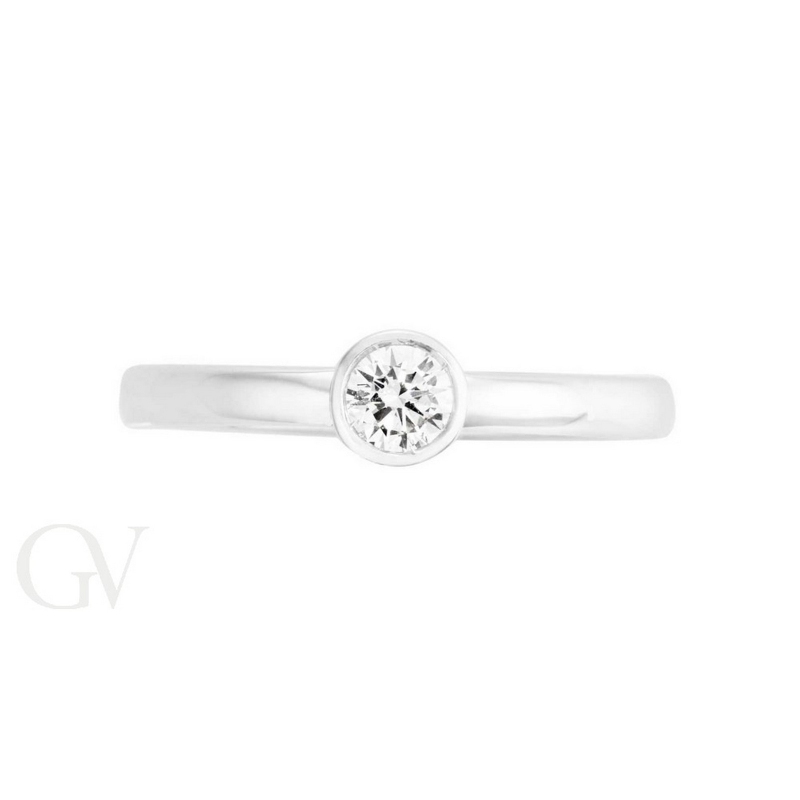 White gold 18k bezel solitaire with 0,20 ct diamond  White gold 18k bezel solitaire with 0,20 ct diamond