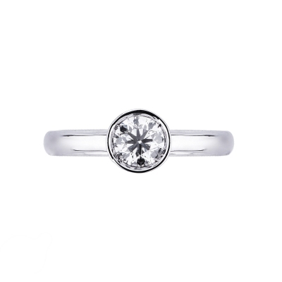 Bezel-set solitaire diamond ring in 18kt white gold 