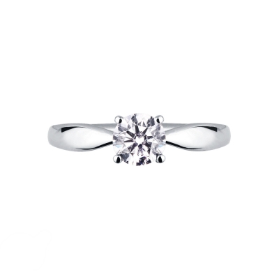 4 claw solitaire ring with 0,70 ct diamond 