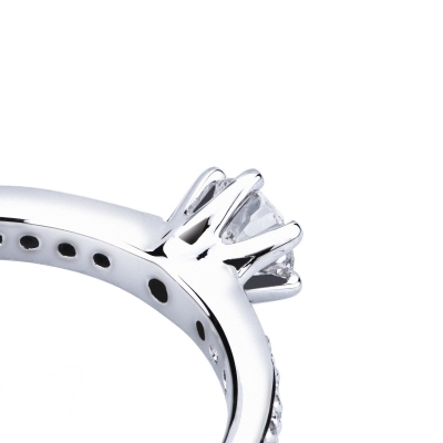 6 claw solitaire ring with a 0,30 ct diamond and diamonds shoulder set 