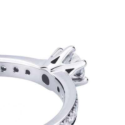 Solitaire type ring with diamonds and central diamond 0,40 ct