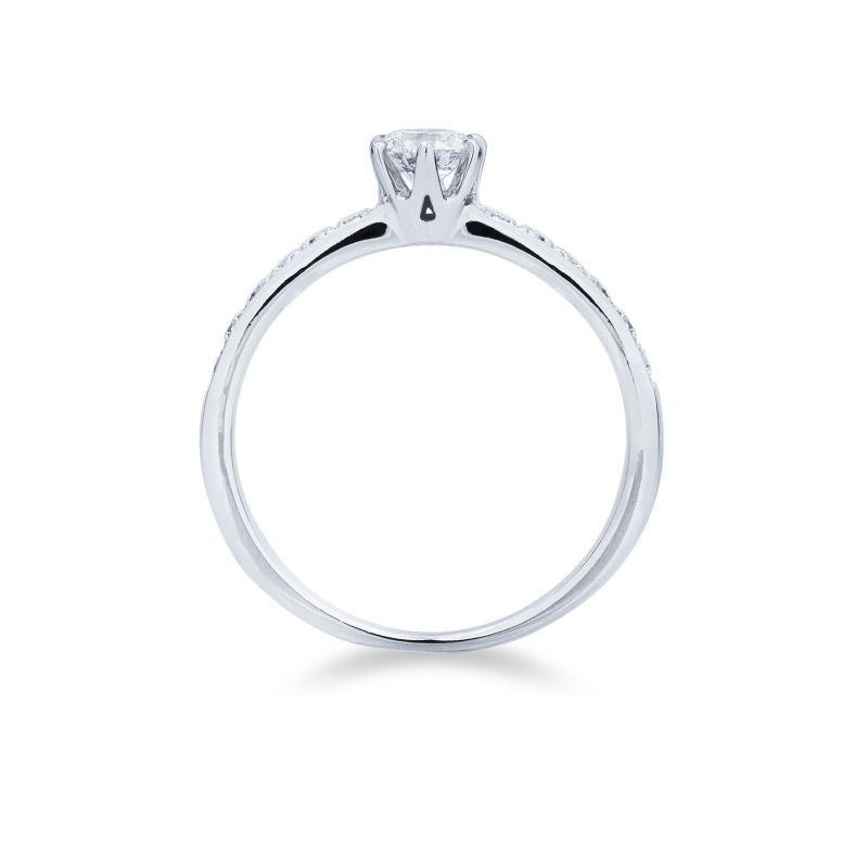 Solitaire type ring with diamonds and central diamond 0,40 ct Solitaire type ring with diamonds and central diamond 0,40 ct