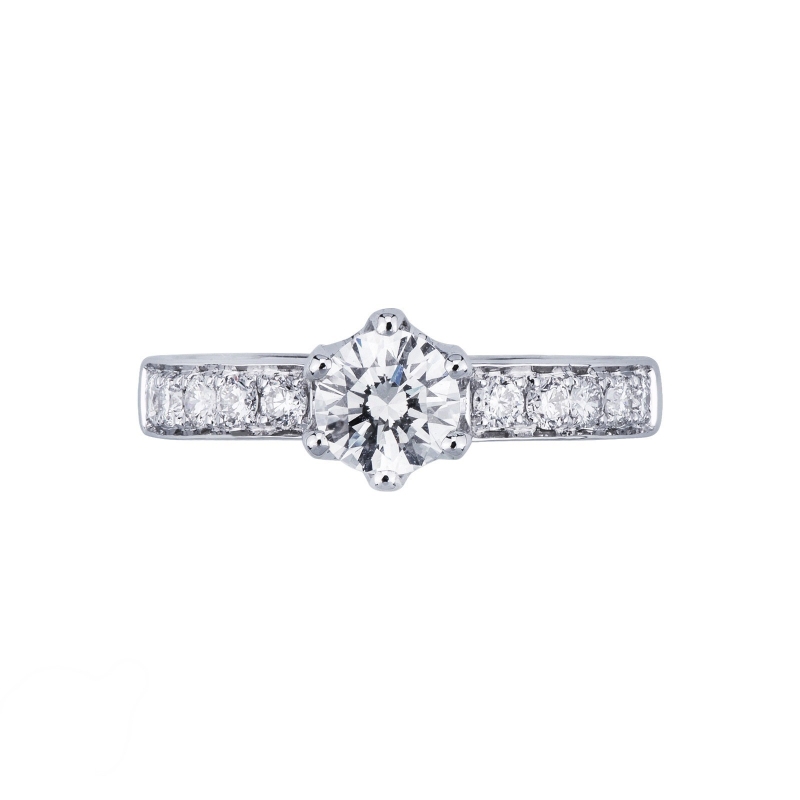 Solitaire type ring white gold 18k with diamonds and central diamond 0,70 ct Solitaire type ring white gold 18k with diamonds and central diamond 0,70 ct