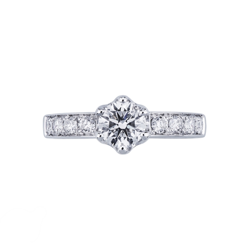 White gold 18k solitaire ring with central diamond 0,90 ct  White gold 18k solitaire ring with central diamond 0,90 ct