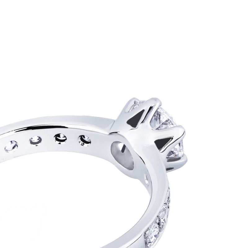 White gold 18k solitaire type diamond ring with central diamond 1ct White gold 18k solitaire type diamond ring with central diamond 1ct