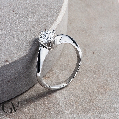 4 claw solitaire ring with a 0,70 ct diamond white gold 18k