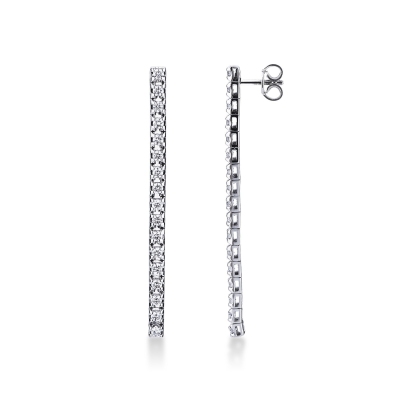 Diamond bar stud earrings in 18k white gold 