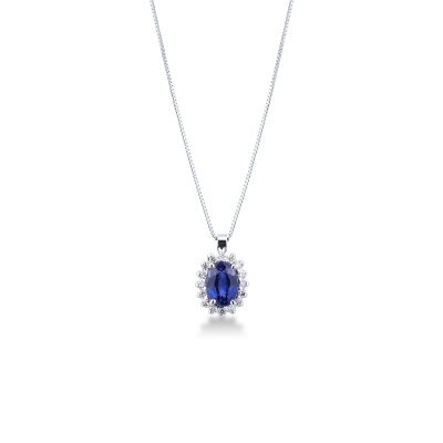 Necklace with oval cut blue sapphire and diamonds