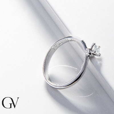 4 claw solitaire knot ring with a 0,20 ct diamond 