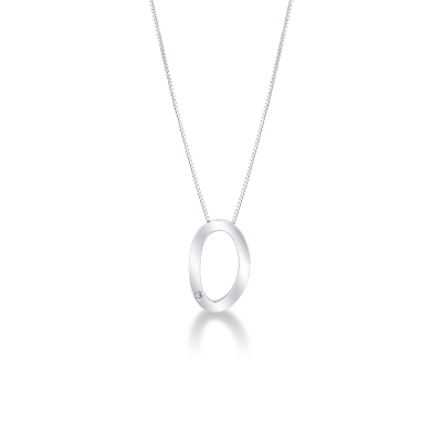 Necklace with letter O in white gold with diamond