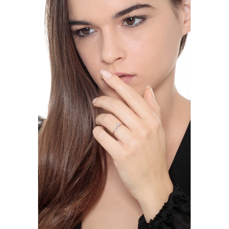 White gold 18k solitaire rhombus diamond ring 0,15 ct White gold 18k solitaire rhombus diamond ring 0,15 ct